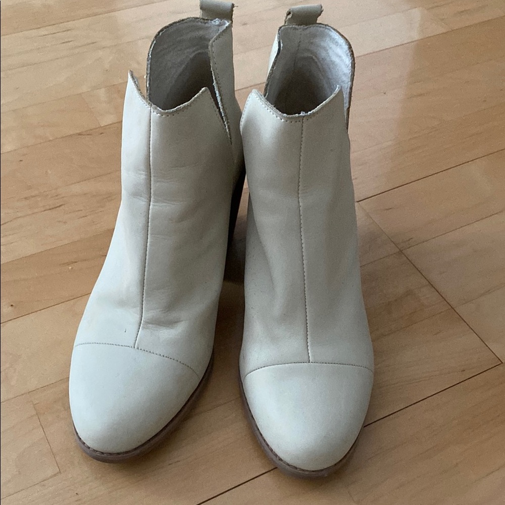 Tom’s Everly Boot 9.5 - Picture 3 of 5